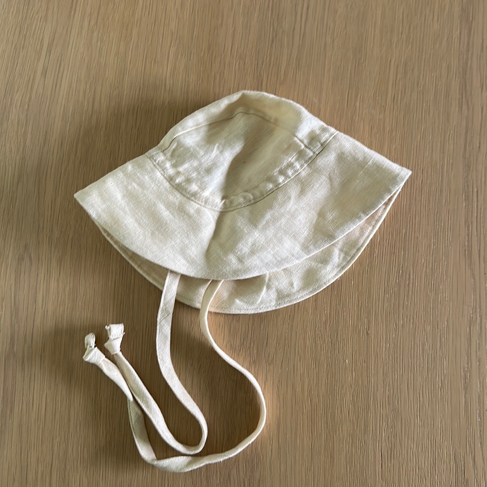 Briar baby sunbonnet peach color 0-3m